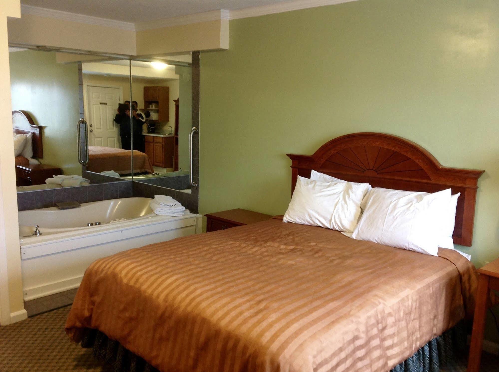 Relax Inn Webster Exterior foto